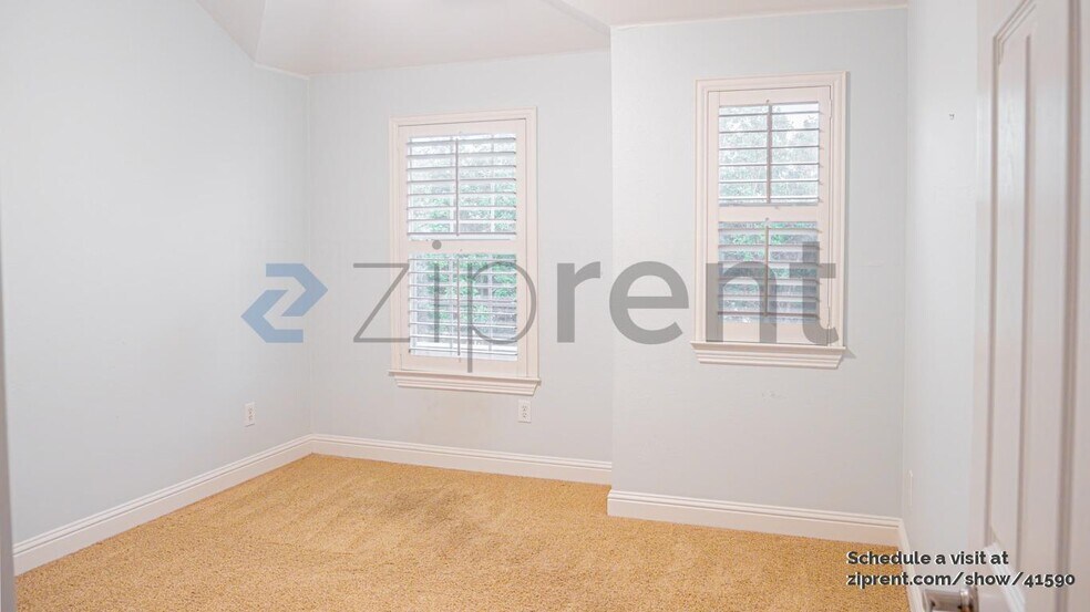 Building Photo - 427 Fuente