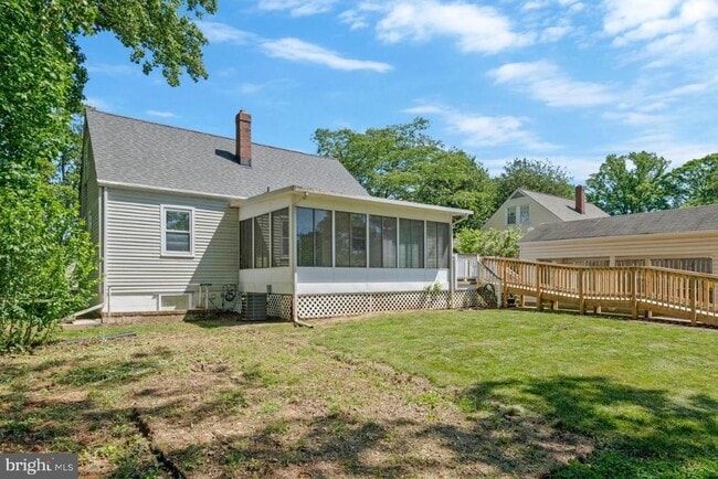 Building Photo - 4038 Poplar St