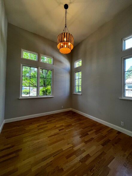 Building Photo - 6 Whiting Ct