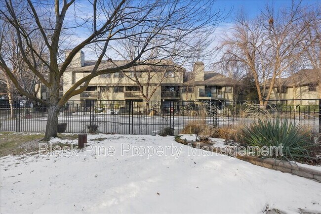 Building Photo - 3675 S Gekeler Ln