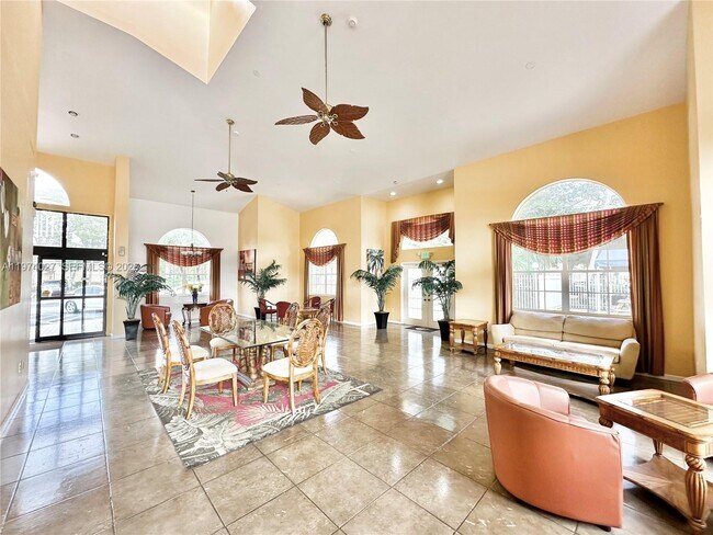 Building Photo - 251 Palm Cir W