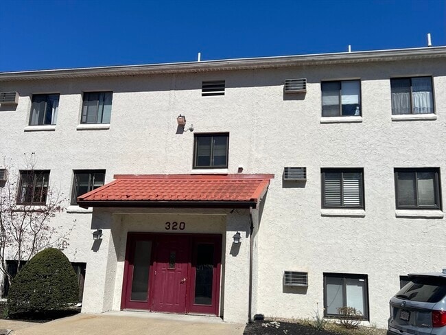 Building Photo - 320 Fellsview Terrace