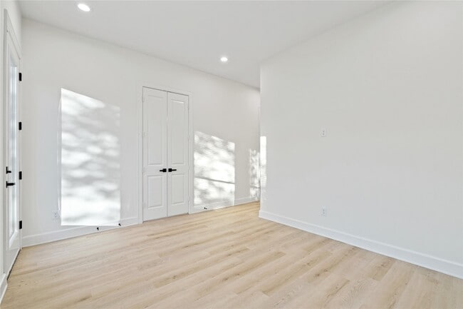 Building Photo - 8324 Corinth St