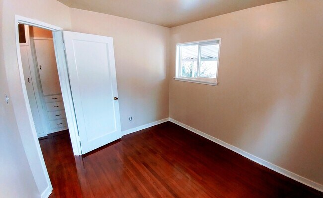 Building Photo - Bright two bedroom Home with a Covered Back Deck
