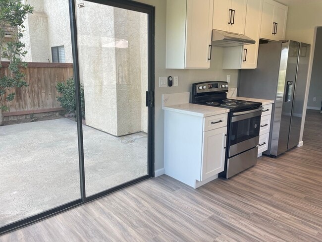 Building Photo - Beautiful Encinitas View Home