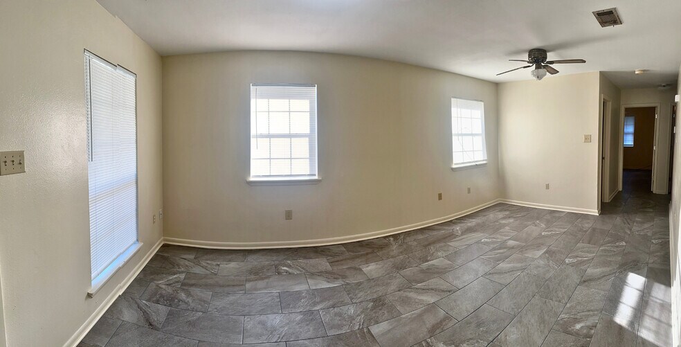 Building Photo - 111 Mallard Dr