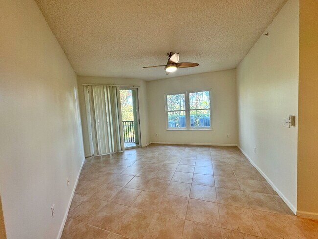 Building Photo - Las Palmas! 2 Bedroom | 2 Bathroom | Garage!