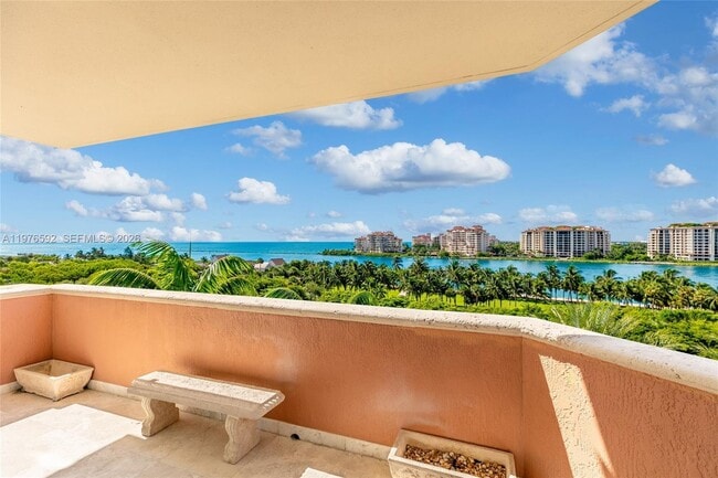 Building Photo - 300 South Pointe Dr