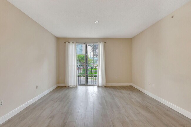 Building Photo - 780 S Sapodilla Ave