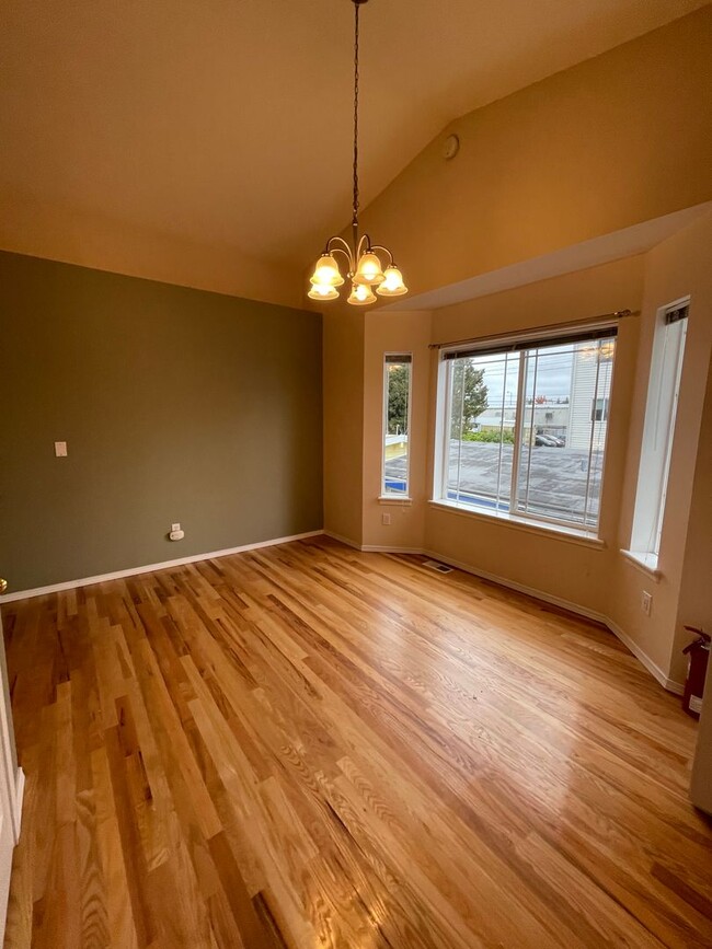 Building Photo - Spacious 2-Bedroom, 2-bathroom Townhome in...