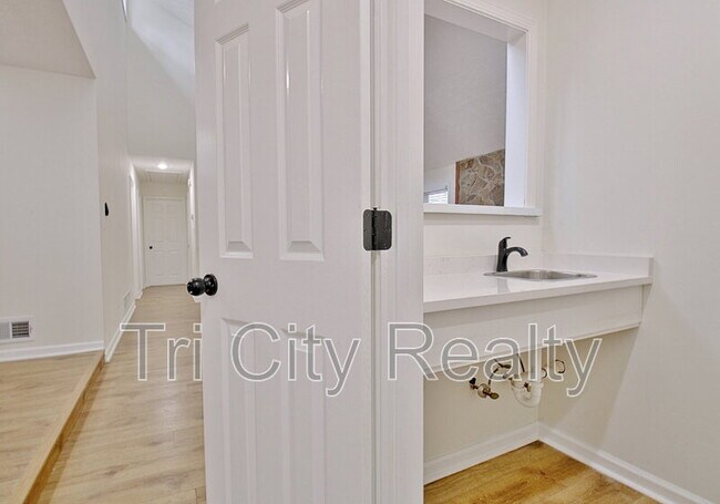 Building Photo - 150 Drennan Dr