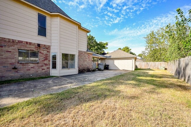 Building Photo - 12011 Autumn Creek Dr