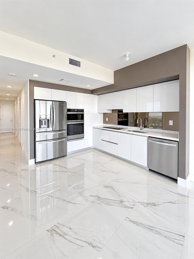 Building Photo - 1170 E Hallandale Beach Blvd
