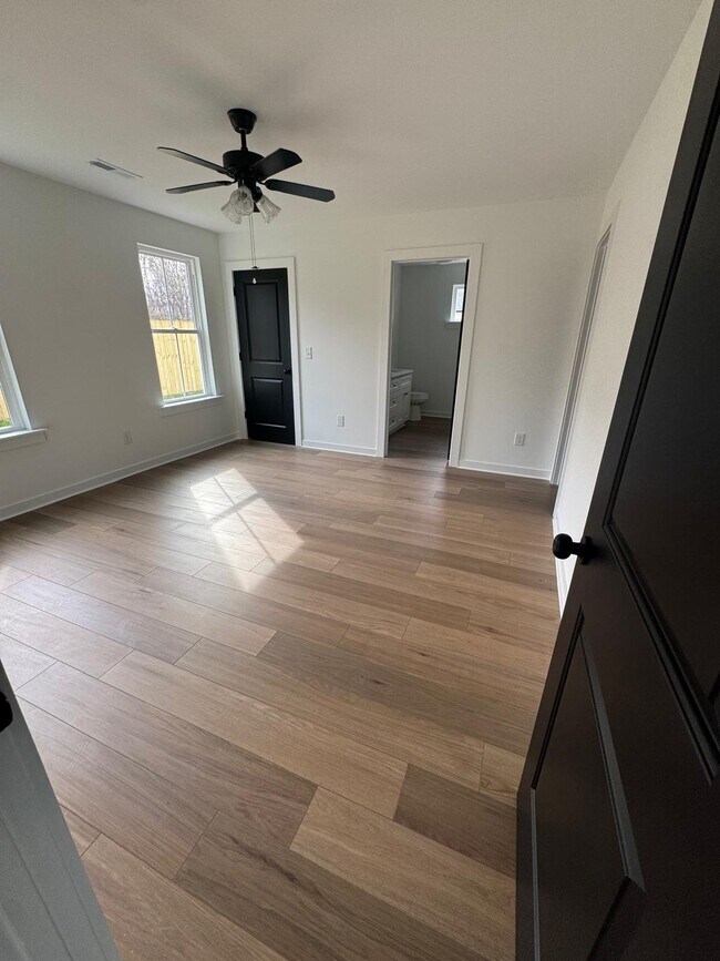 Building Photo - 508 Crump St