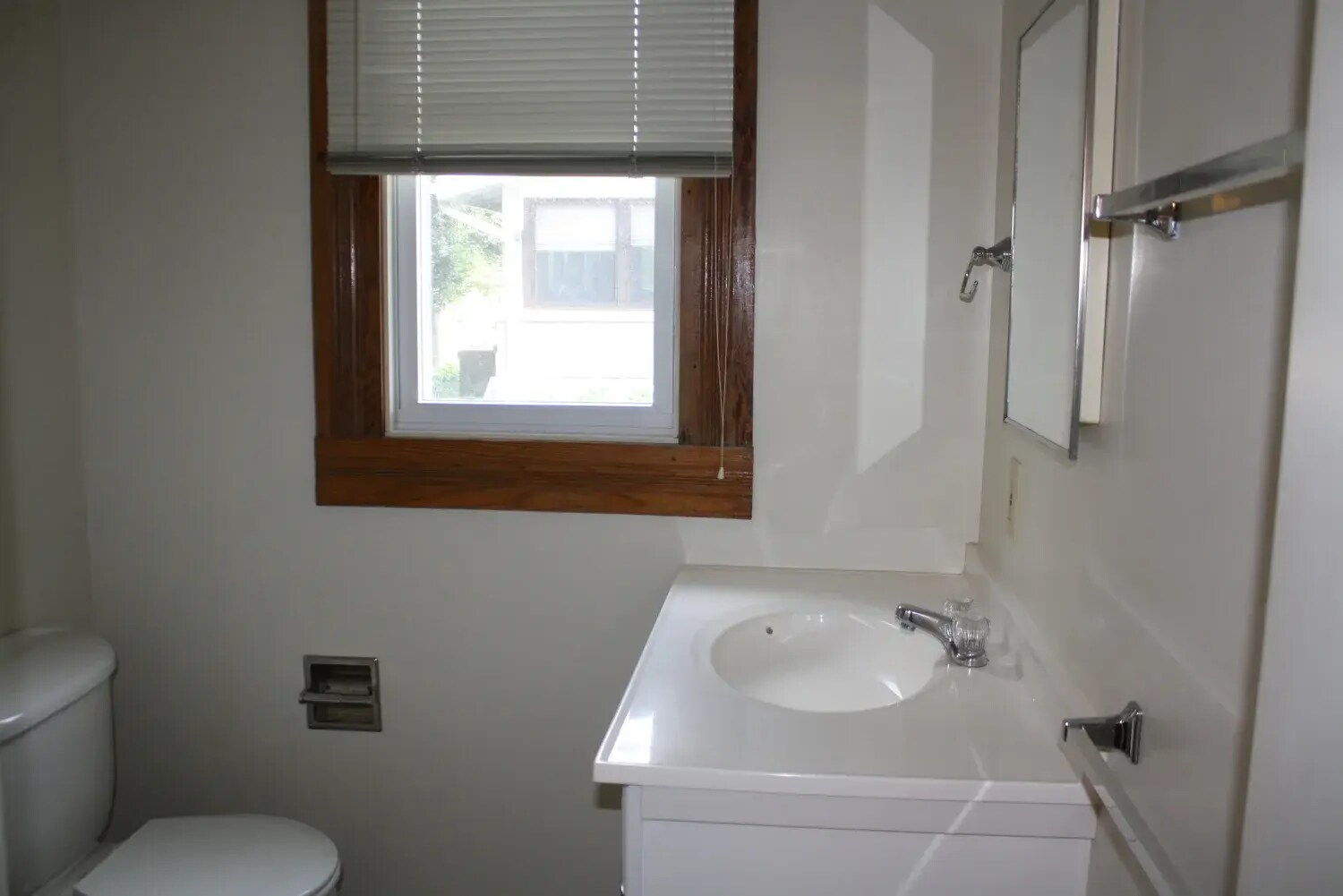 Building Photo - 515 S Woodlawn Ave