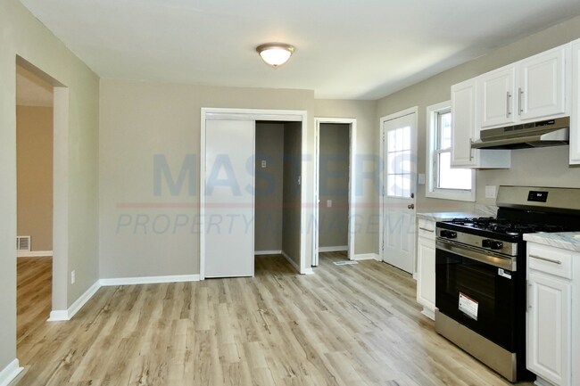 Building Photo - 2163 Hoops Dr