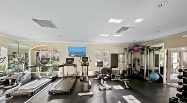 Building Photo - Renovated Uptown District Top Floor Condo in the Hillcrest