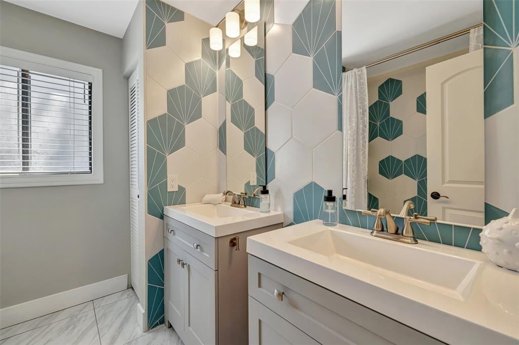 Building Photo - 7850 NW 53rd Ct