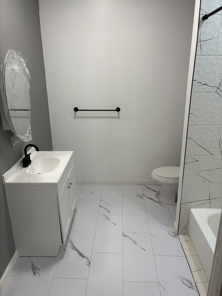 MAIN BATHROOM - 362 N Front St