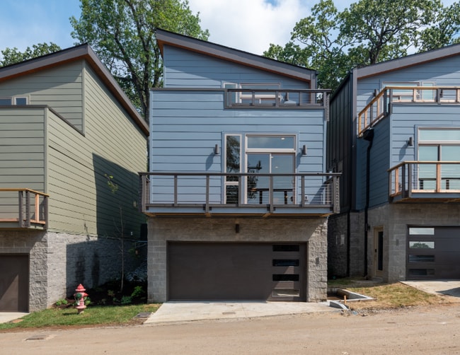 Building Photo - 3060 Edwin Cir