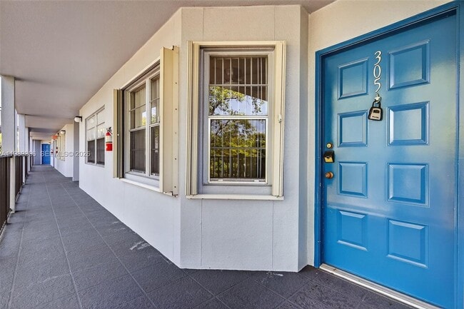 Building Photo - 12500 SW 5th Ct