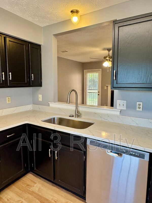 Building Photo - 728 E Gardendale Dr