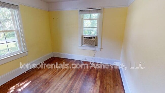 Building Photo - 1207 Cherokee Dr