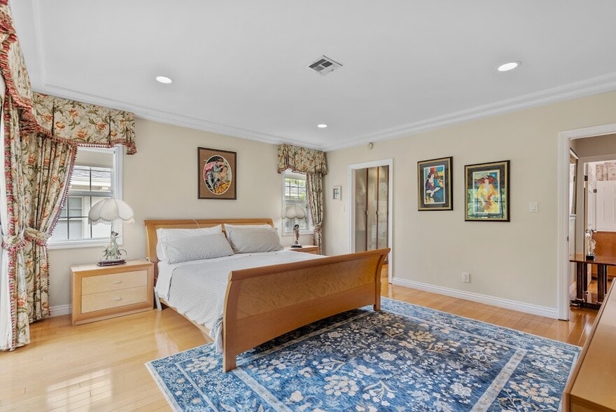 Building Photo - 1617 N Orange Grove Ave