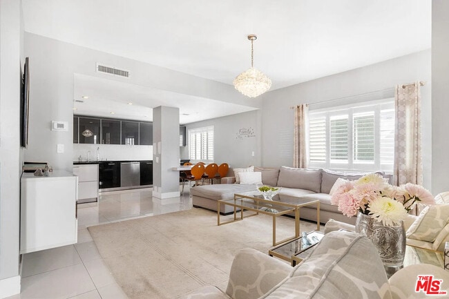 Building Photo - 121 S Palm Dr