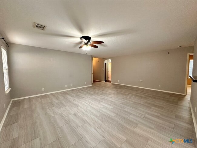 Building Photo - 2384 Medina Dr