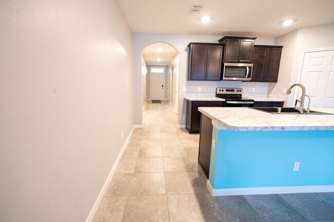 Building Photo - 1401 SE Portillo Rd