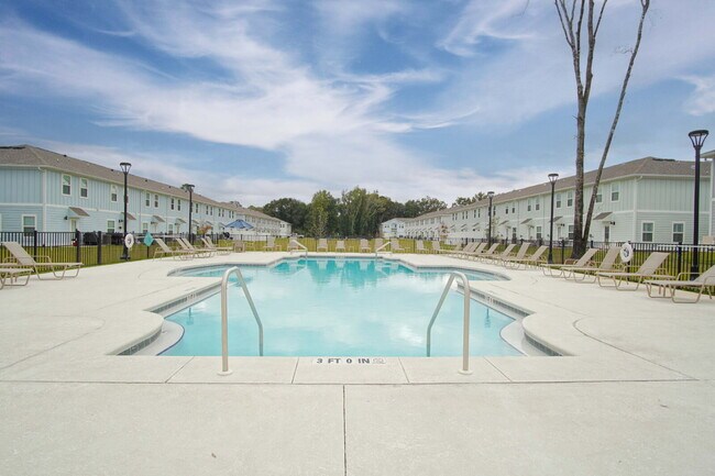 Building Photo - Don’t Miss This 3BR Townhome in North Pensacola — Garage, Modern Finishes, Community Pool & Easy ...