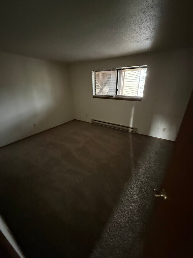 Building Photo - 1730 Raven Cir