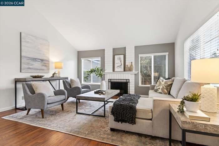 Building Photo - 3409 Loreto Dr