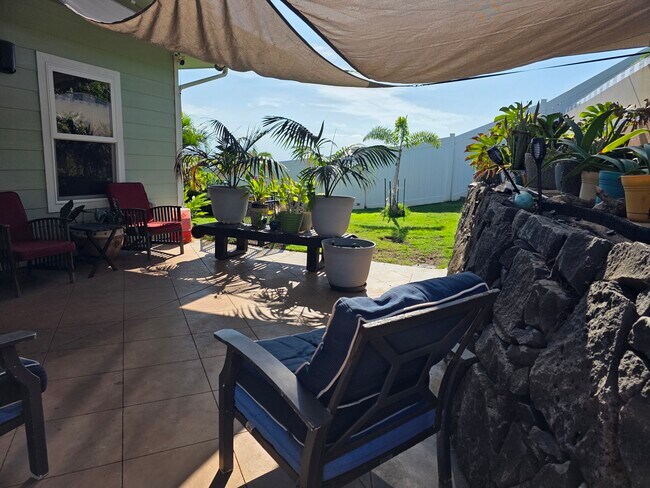 Building Photo - 1367 Kakae Pl