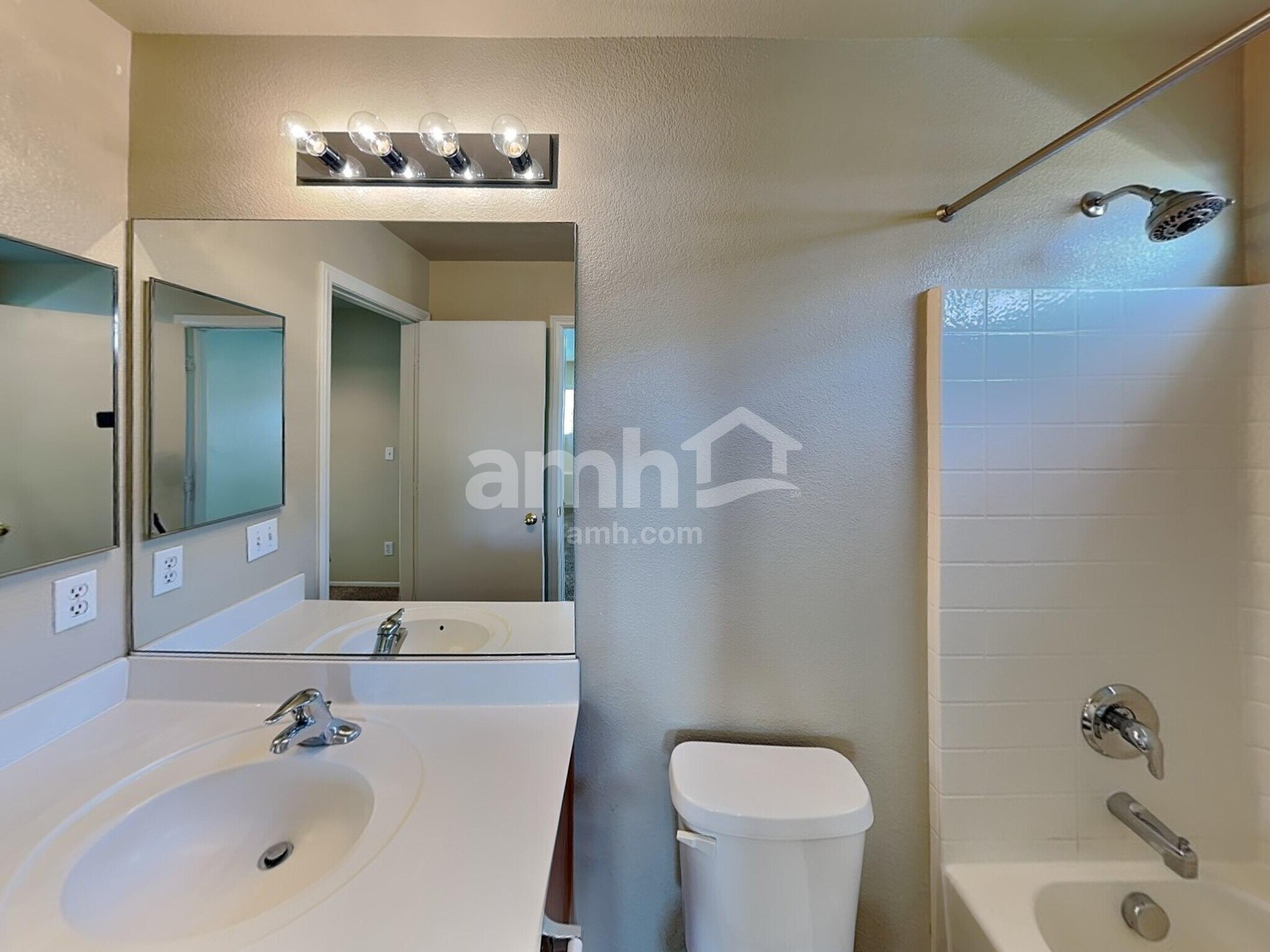 Building Photo - 8802 Salvestrin Point Ave