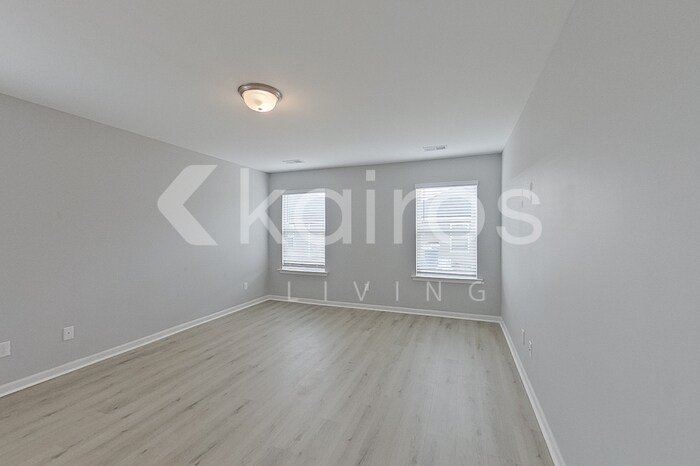 Building Photo - 18 Carrollton Dr