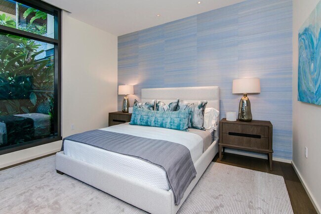 Building Photo - Park Lane Garden Suite