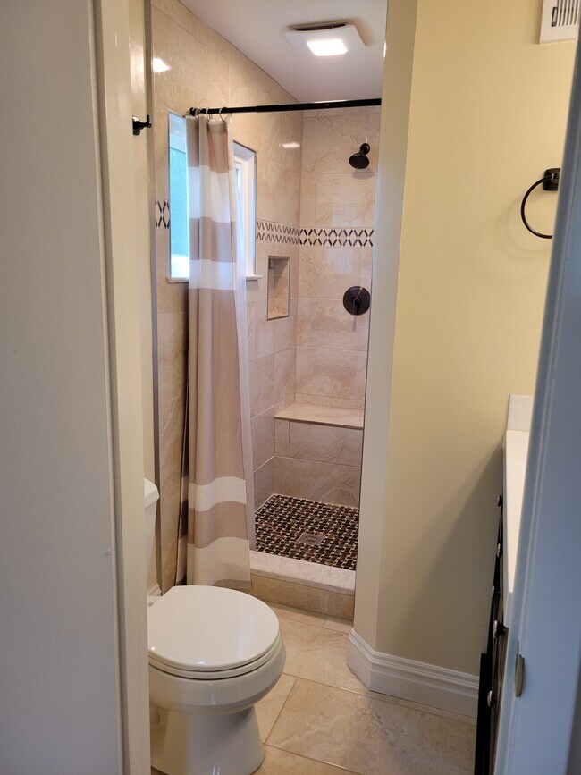 Building Photo - 1107 N Pegram St