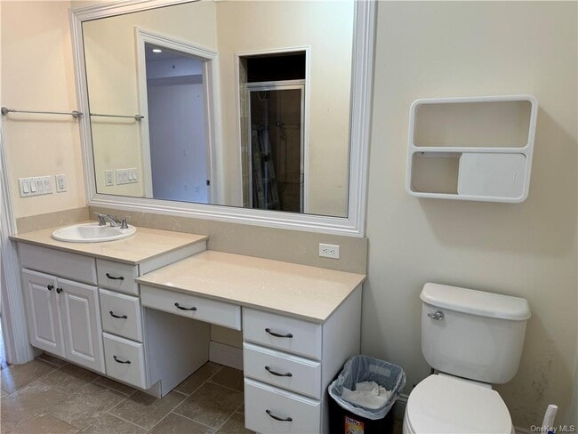 Building Photo - 400 Main St