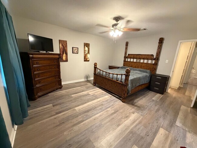 Building Photo - 9505 Balsa Dr