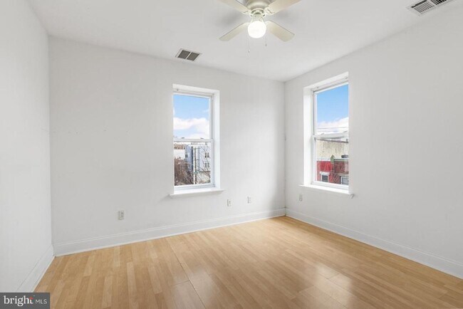 Building Photo - 3001 W Girard Ave