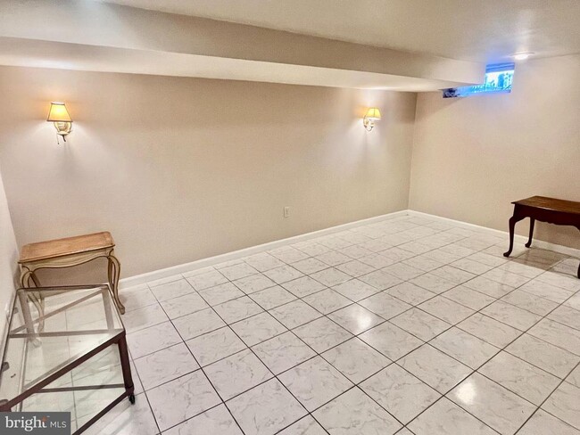 Building Photo - 628 N Columbus St