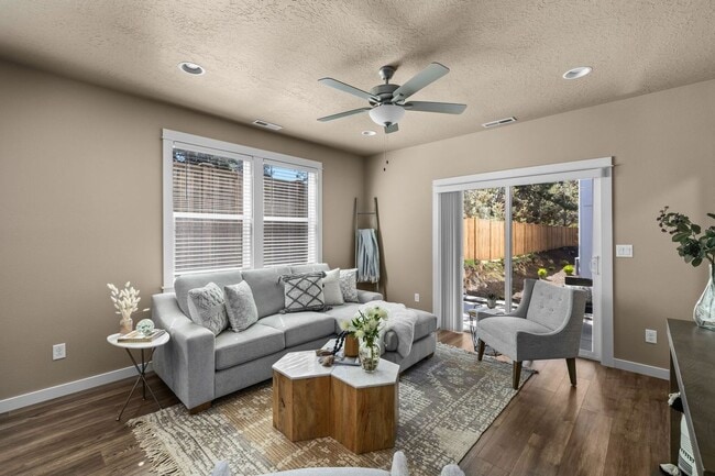 Building Photo - Brand New Stunning 3 Bed/2.5 Bath Townhouse-Old Farm District