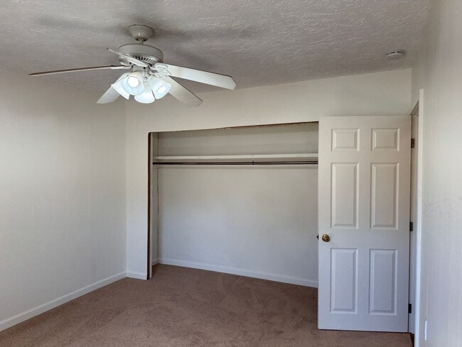 Building Photo - L0016 A &amp; B