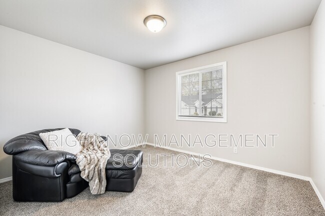 Building Photo - 10563 W Stonecrop Dr