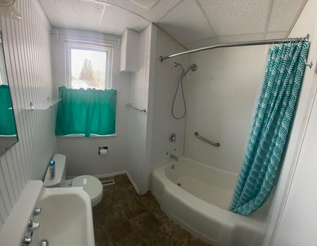 Building Photo - 282 Highland Ave