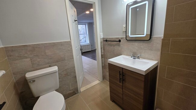 Building Photo - 722 West Side Ave