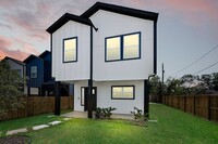 Building Photo - 5700 Elysian St
