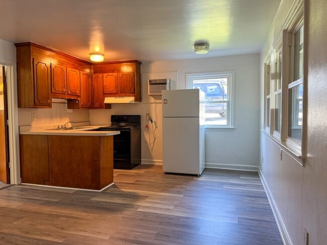 Building Photo - 2004 W Broadway